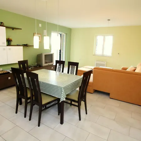 Drago-2 Appartement Postira